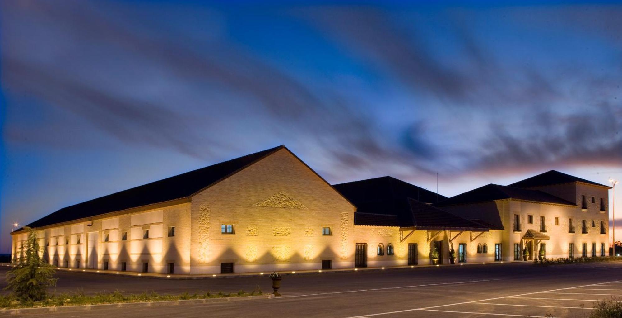 Bodegas Hacienda Albae Guest House Argamasilla de Alba Екстериор снимка