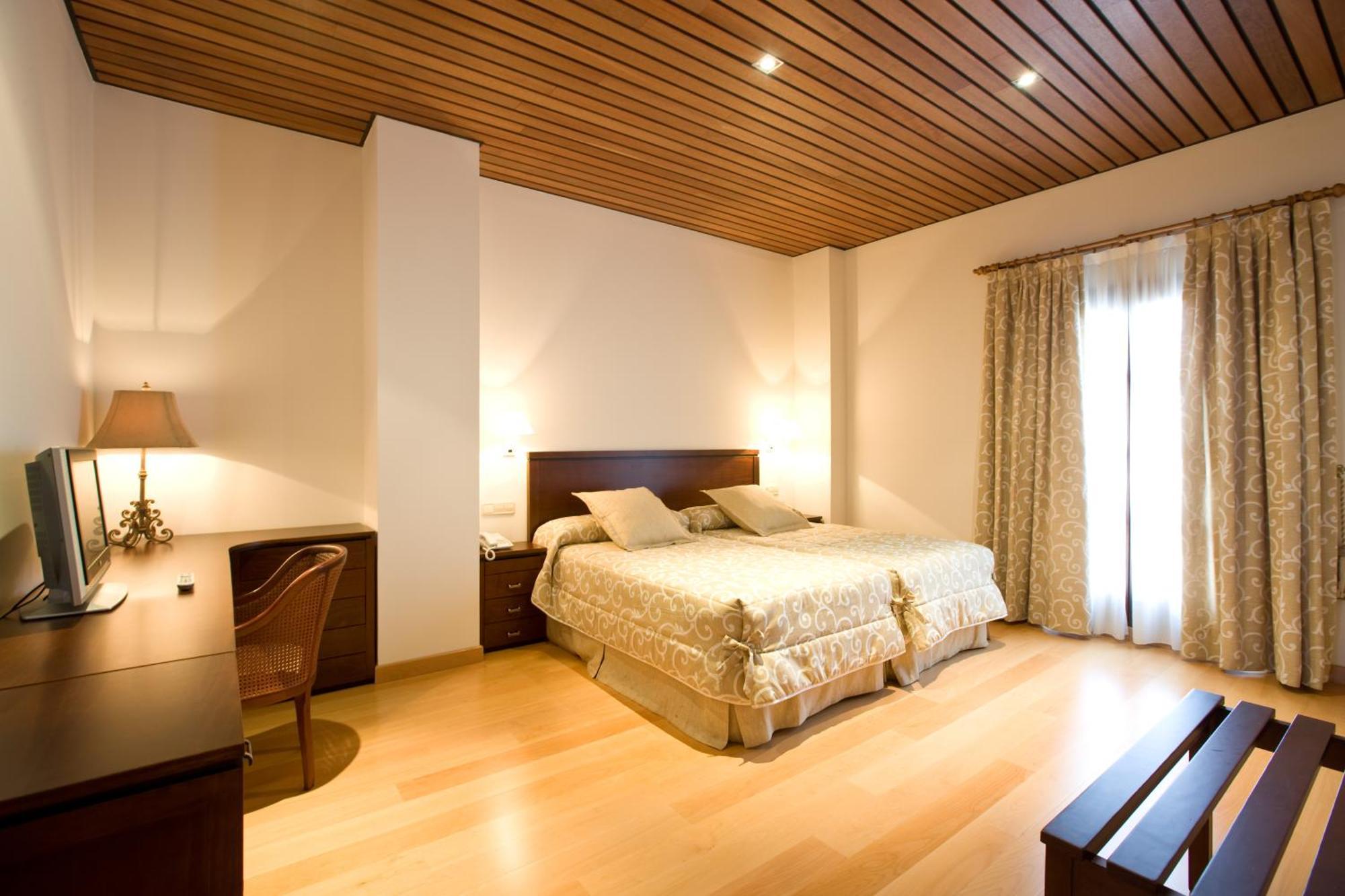 Bodegas Hacienda Albae Guest House Argamasilla de Alba Екстериор снимка