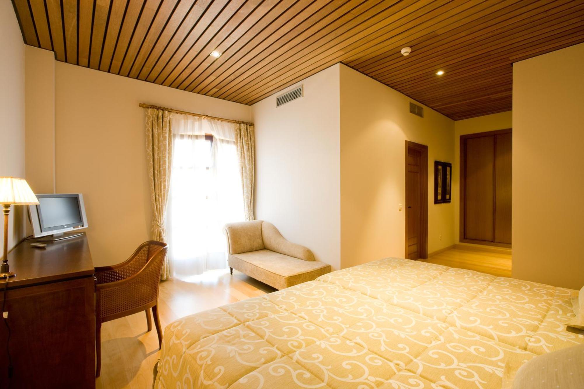 Bodegas Hacienda Albae Guest House Argamasilla de Alba Екстериор снимка