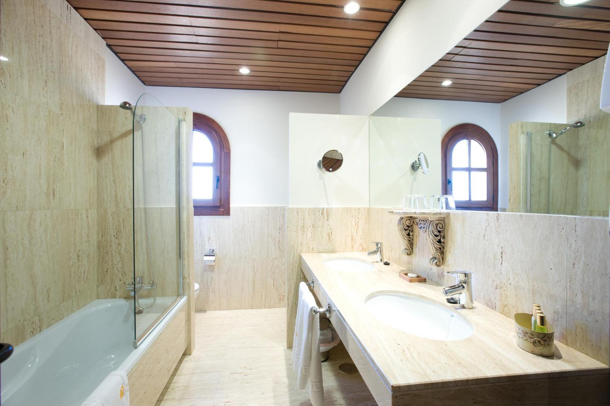 Bodegas Hacienda Albae Guest House Argamasilla de Alba Екстериор снимка