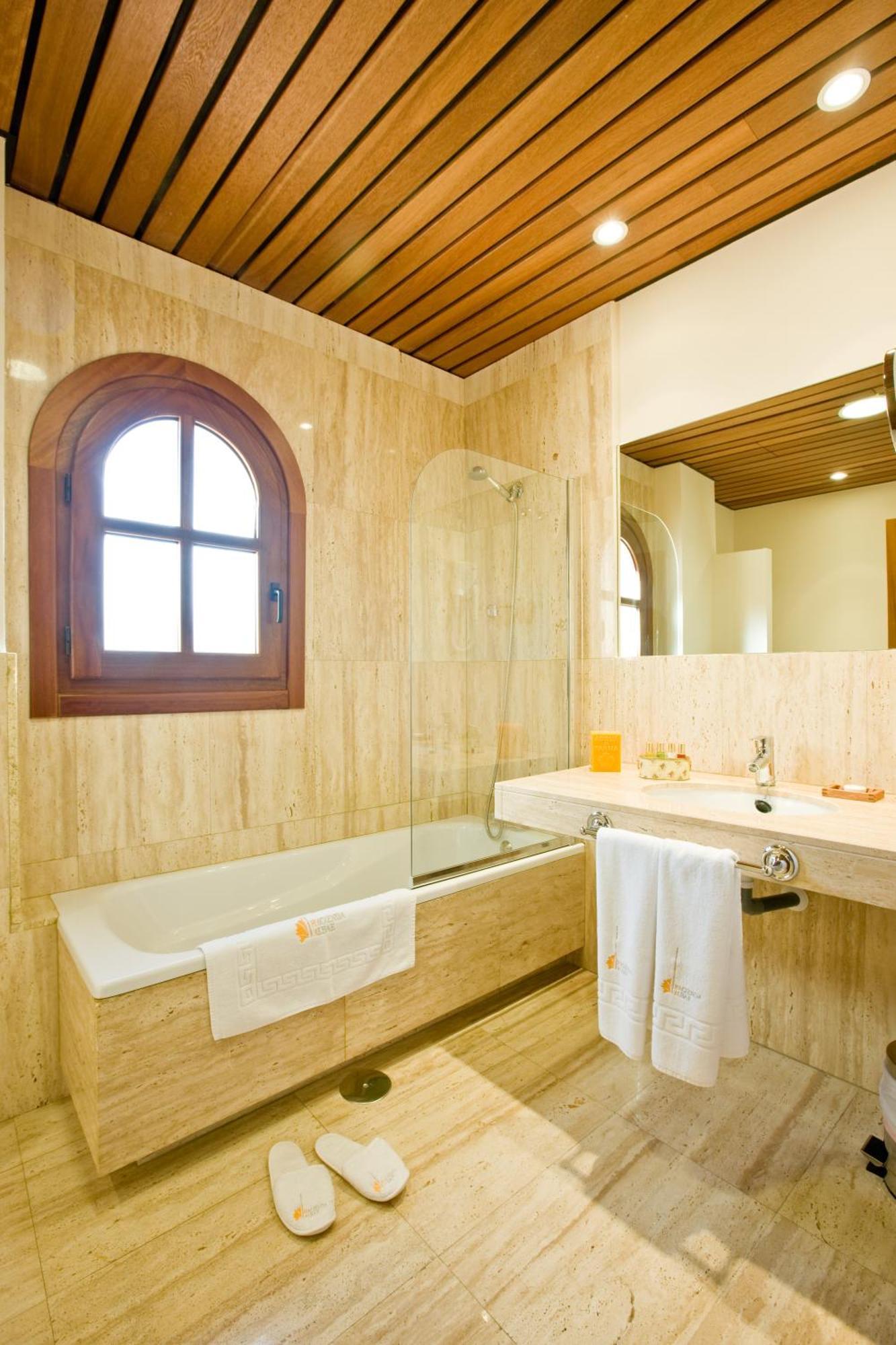 Bodegas Hacienda Albae Guest House Argamasilla de Alba Екстериор снимка